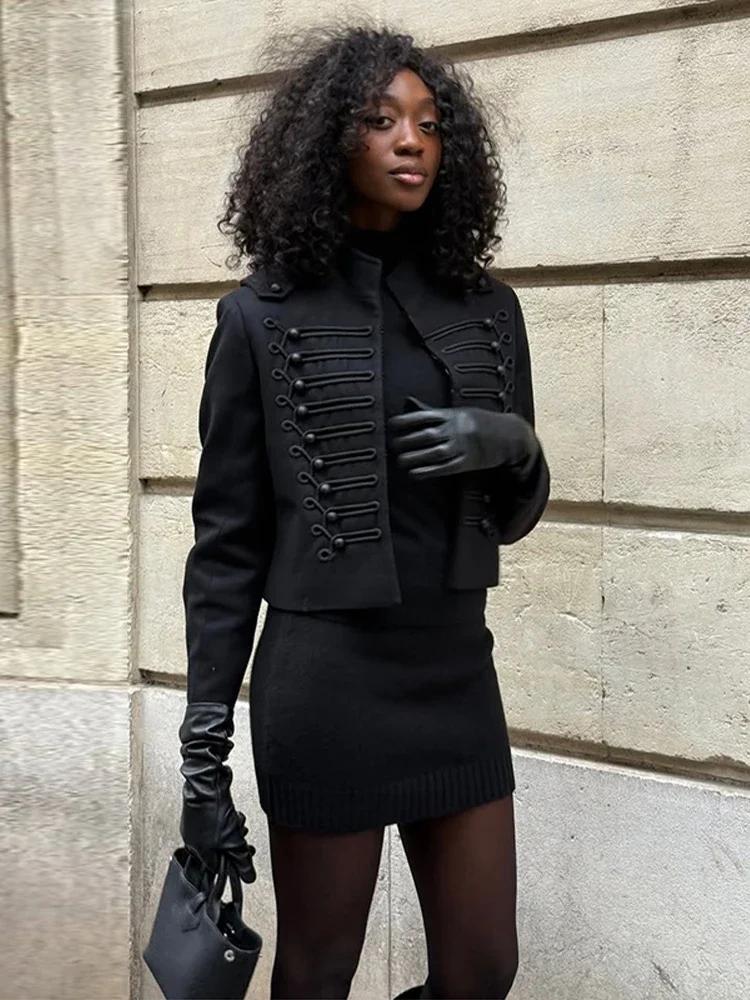 Nouvelle Veste Courte Femme Printemps 2026 Noire à Col Montant Manches Longues Boutons Tressés Coupe