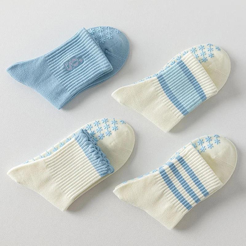 Chaussettes de yoga et de Pilates pour femmes, série bleu ciel, motifs à rayures ondulées, antidérap