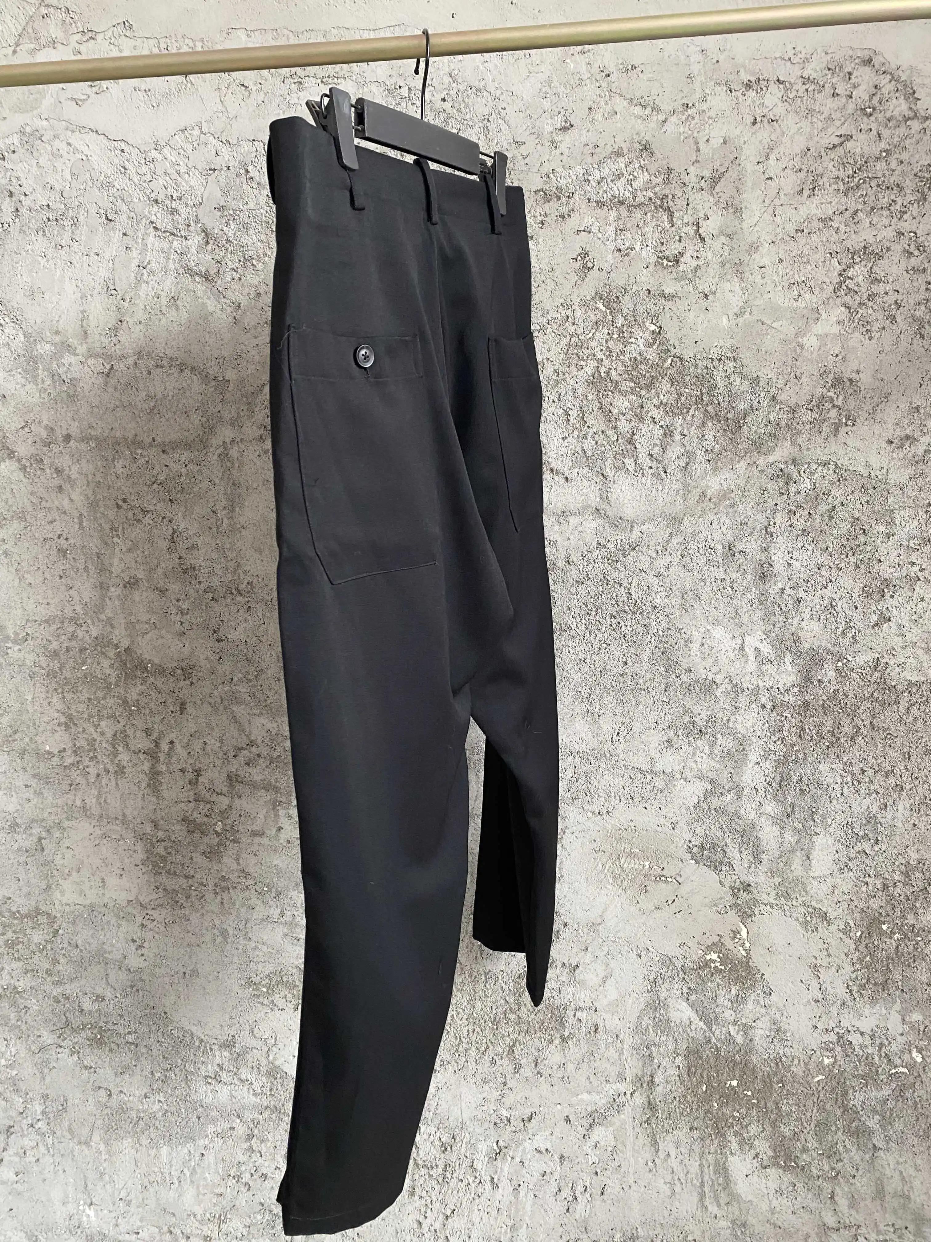Pantalon conique noir en gabardine imprimé toile d'araignée, pantalon Harun
