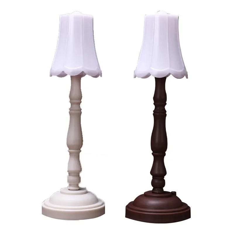 Lampe de bureau LED blanche, échelle 1/6, modèle de meubles pour jouets chauds, accessoire de maison
