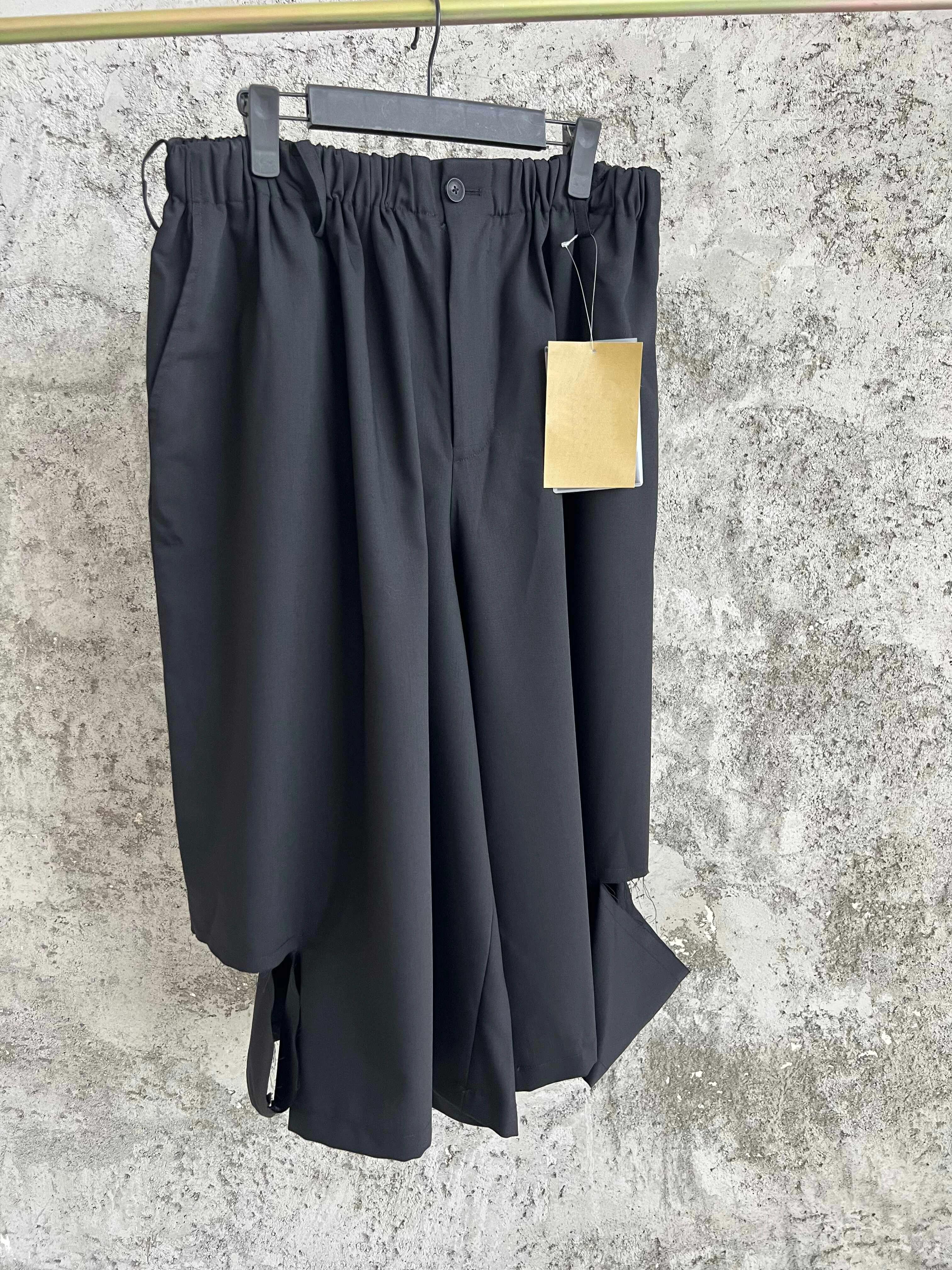 Bermuda en laine TOP-YAMAMOTO, une niche de style japonais avec un vêtement de travail à taille étir