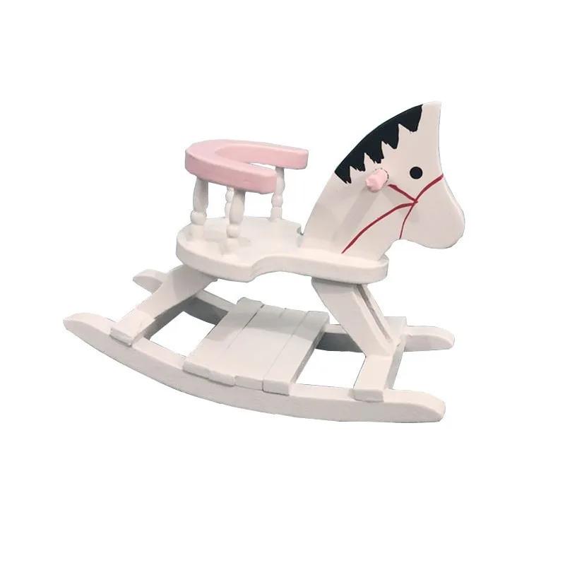 Enfants maison de poupée Accessoires maison de poupée Miniature blanc en bois cheval à bascule chais