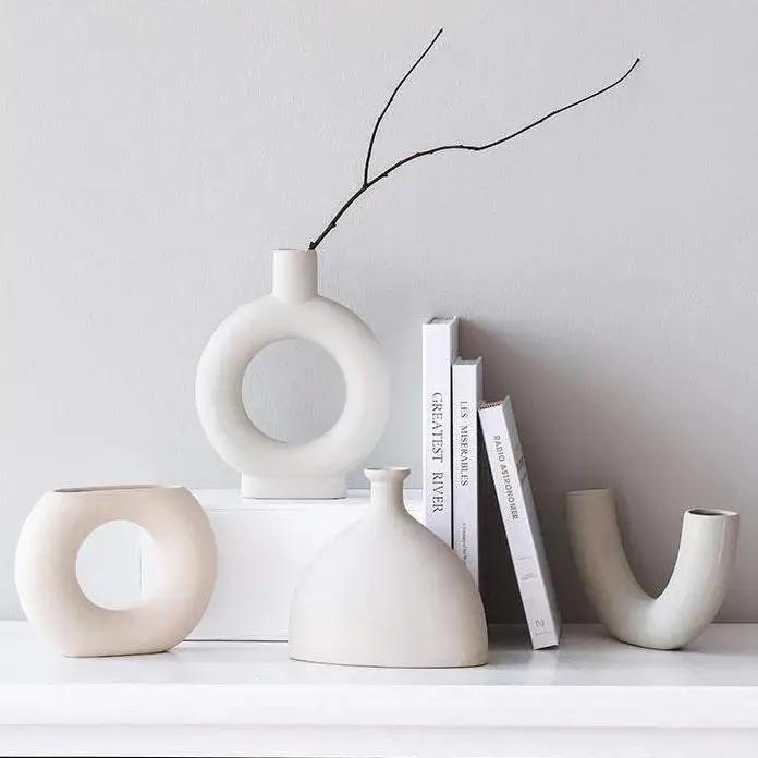 Vase Circulaire Minimaliste en Céramique Fait à la Main, Parfait pour votre Anniversaire, Jour de Fa