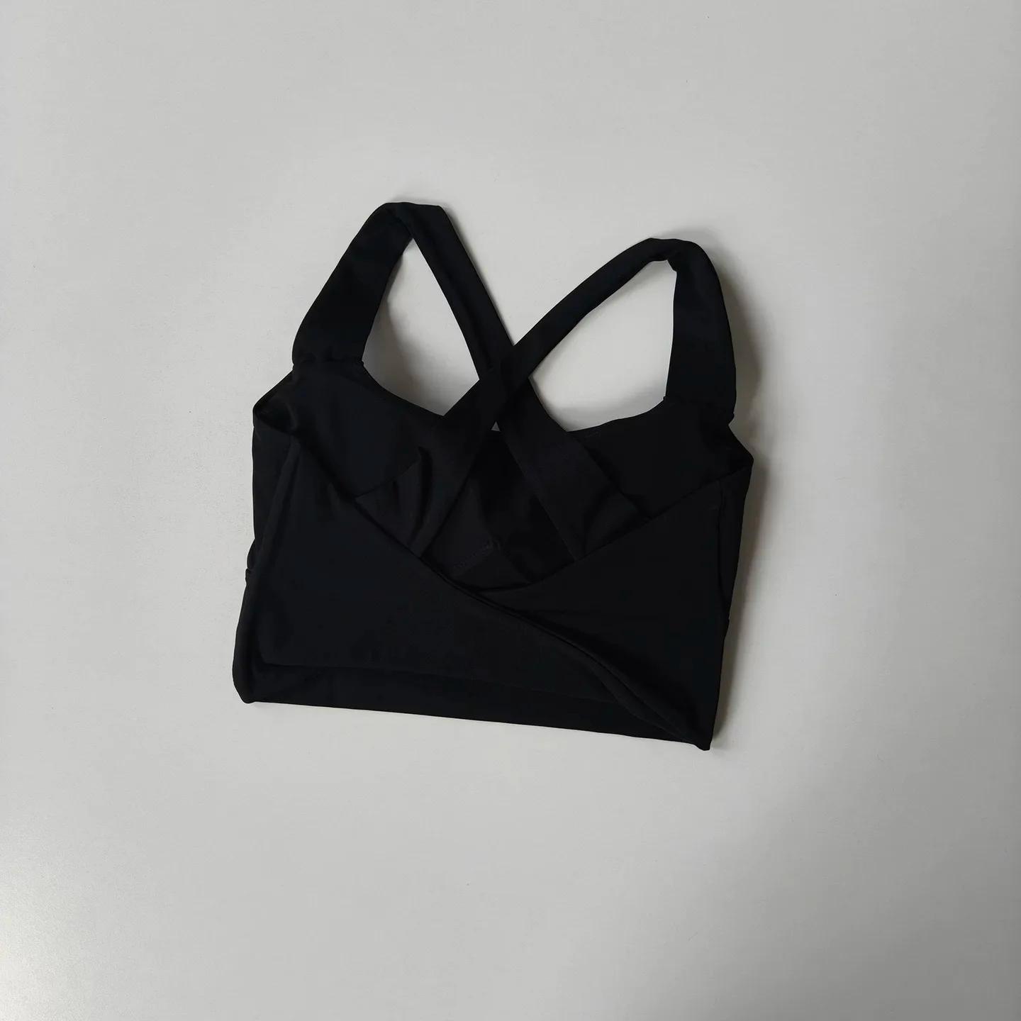 Brassière de sport pour femme à dos croisé, design dos élégant, pour entraînement d'intensité moyenn