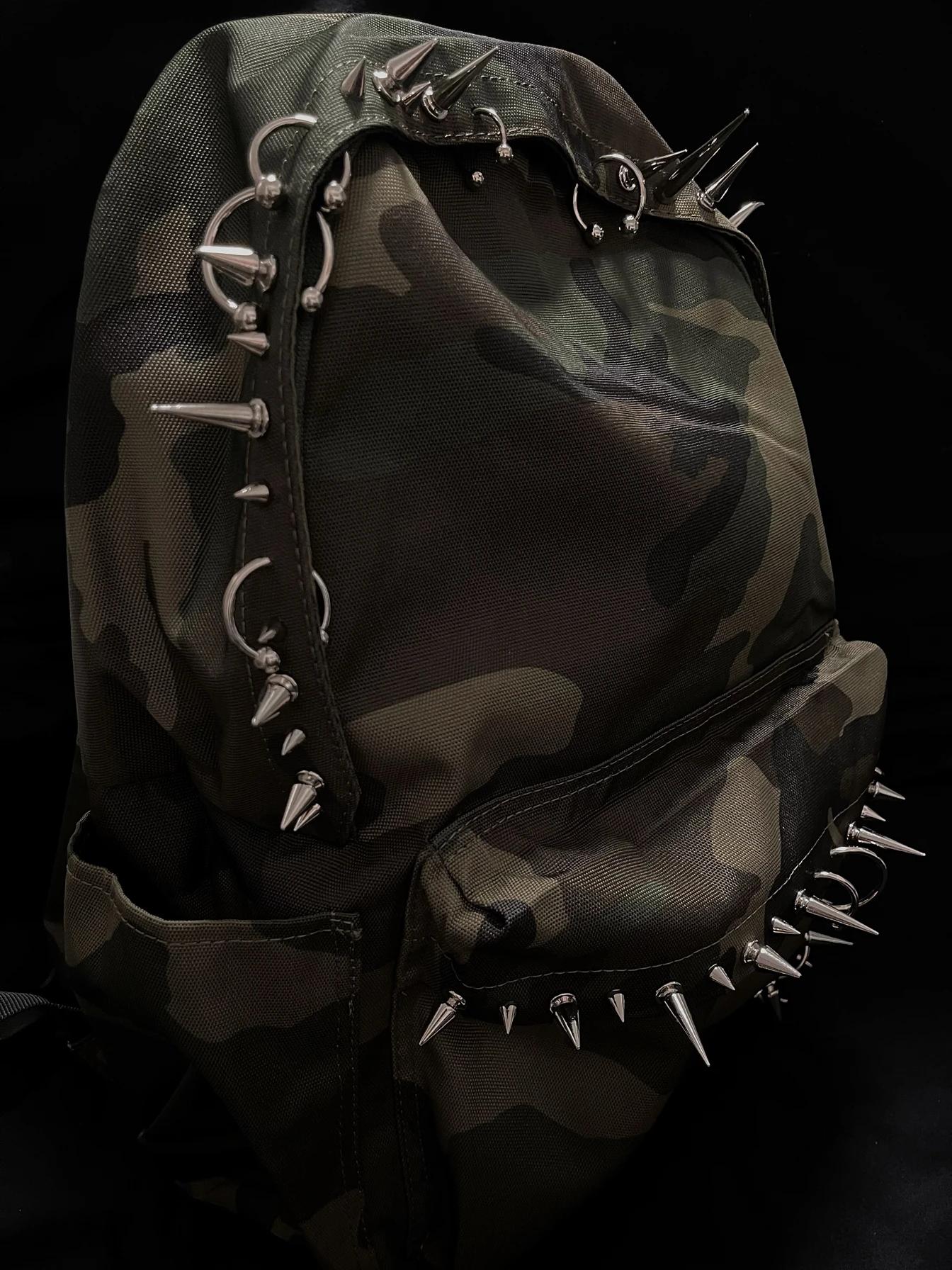 Sac à dos imprimé camouflage à rivets punk pour hommes et femmes, sac à dos conçu à la mode