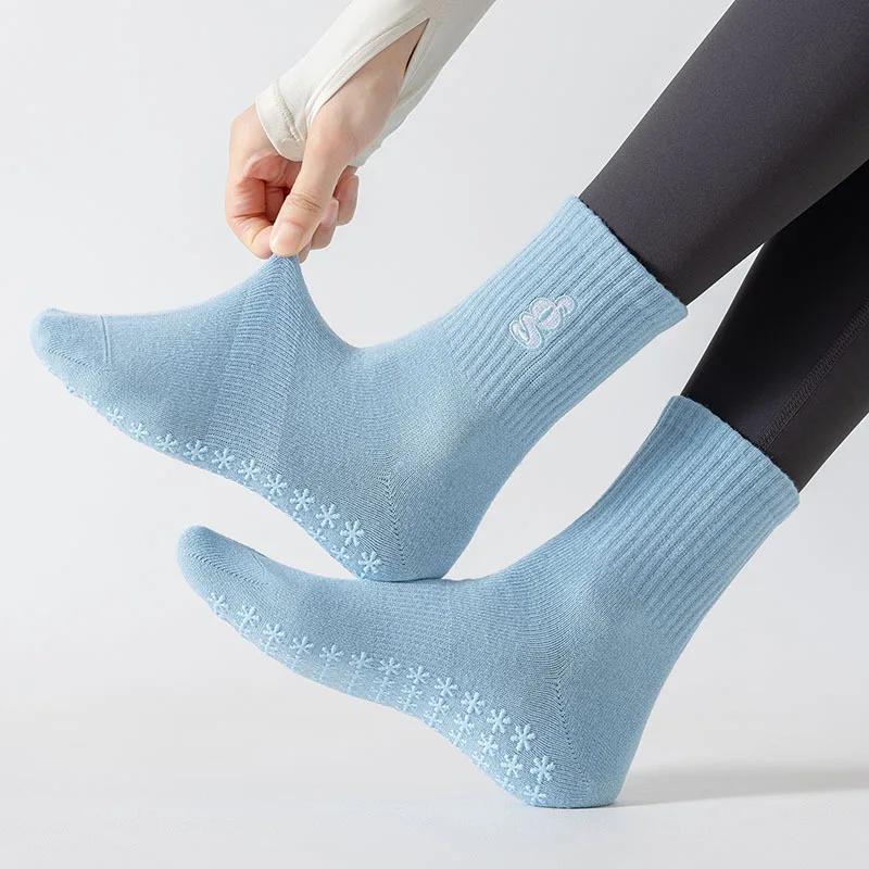 Chaussettes de yoga et de Pilates pour femmes, série bleu ciel, motifs à rayures ondulées, antidérap
