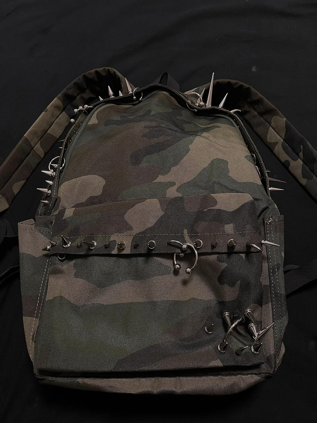 Sac à dos imprimé camouflage à rivets punk pour hommes et femmes, sac à dos conçu à la mode