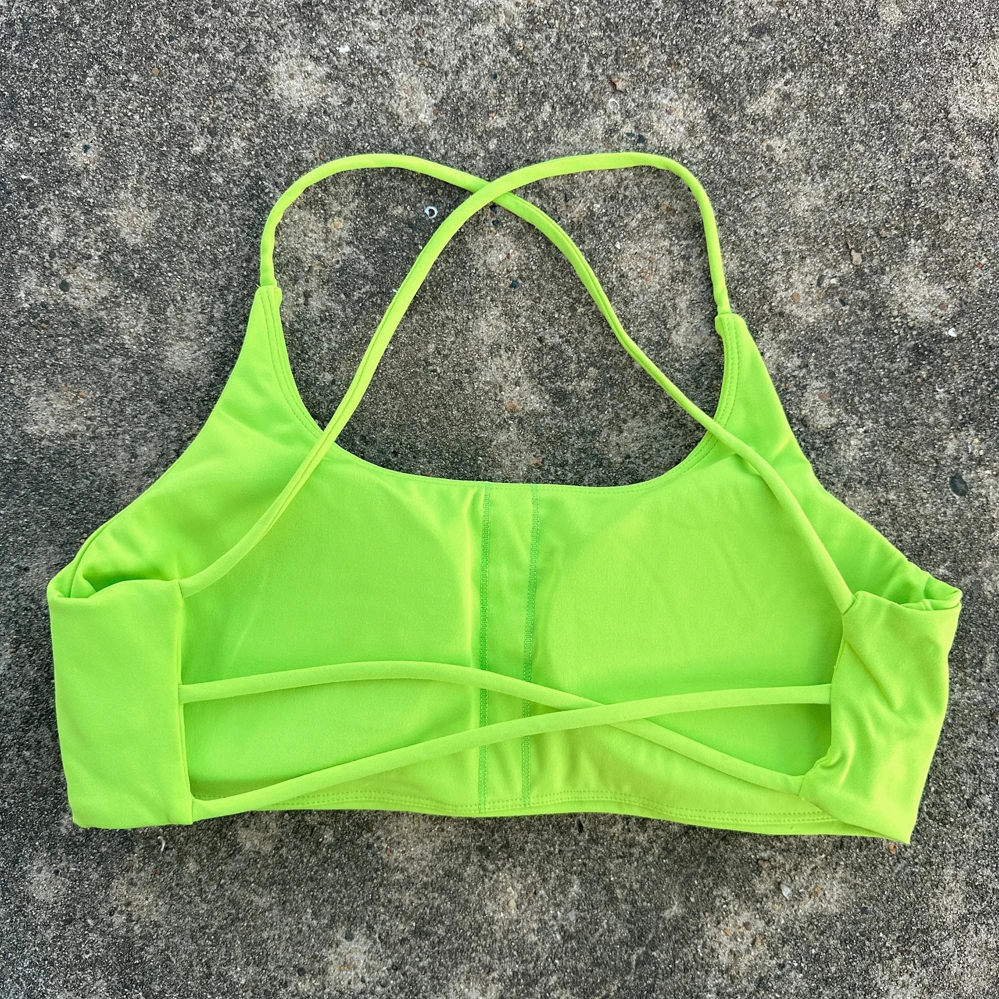 Soutien-gorge de fitness pour femmes couleur unie - Haut serré avec dos croisé et push-up pour l'entraînement complet
