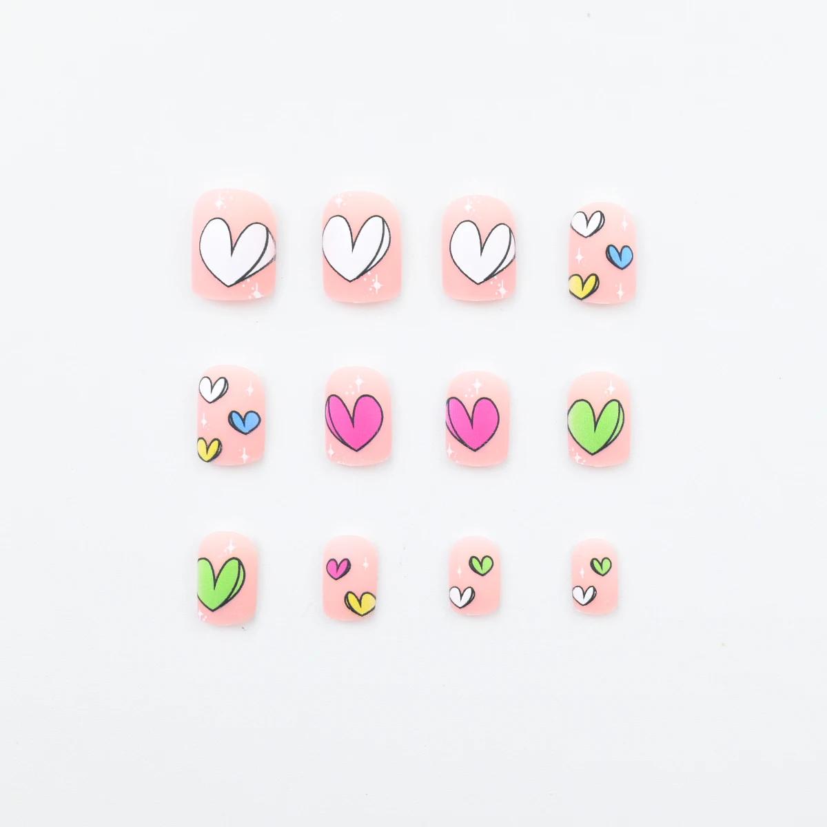 24 pièces faux ongles carrés courts mats, conception de coeur coloré couverture complète presse sur