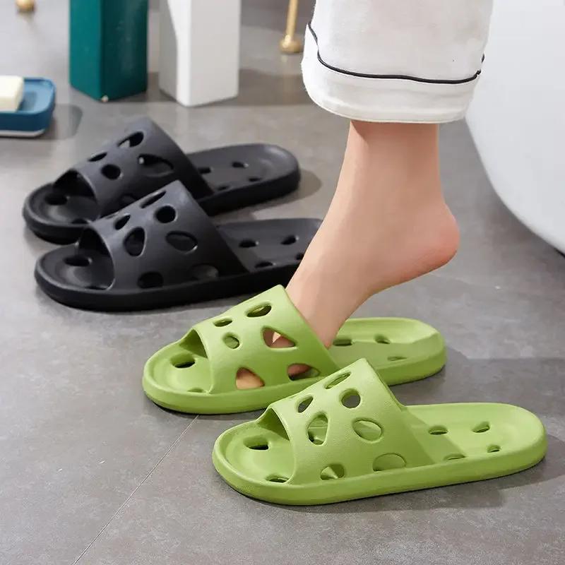 Pantoufles d'été en nuage pour femmes et hommes, tongs, sandales de plage, salle de bain, antidérapa