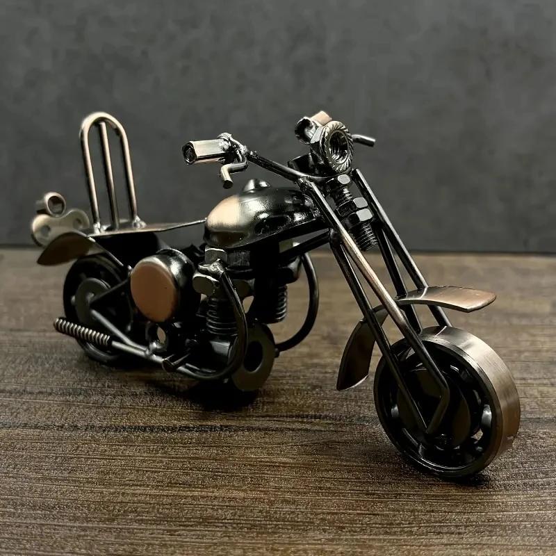 Sculpture de moto en fer vintage