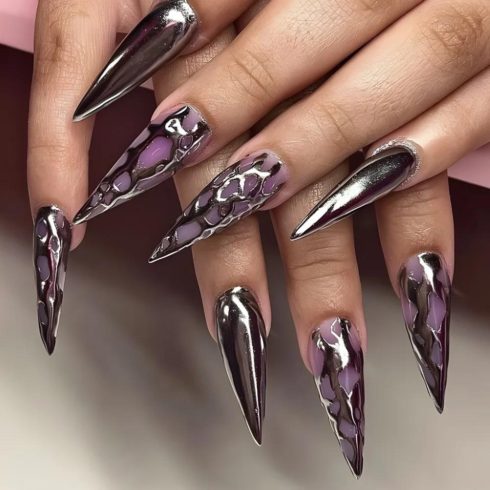 Faux ongles Halloween avec tête d'amande