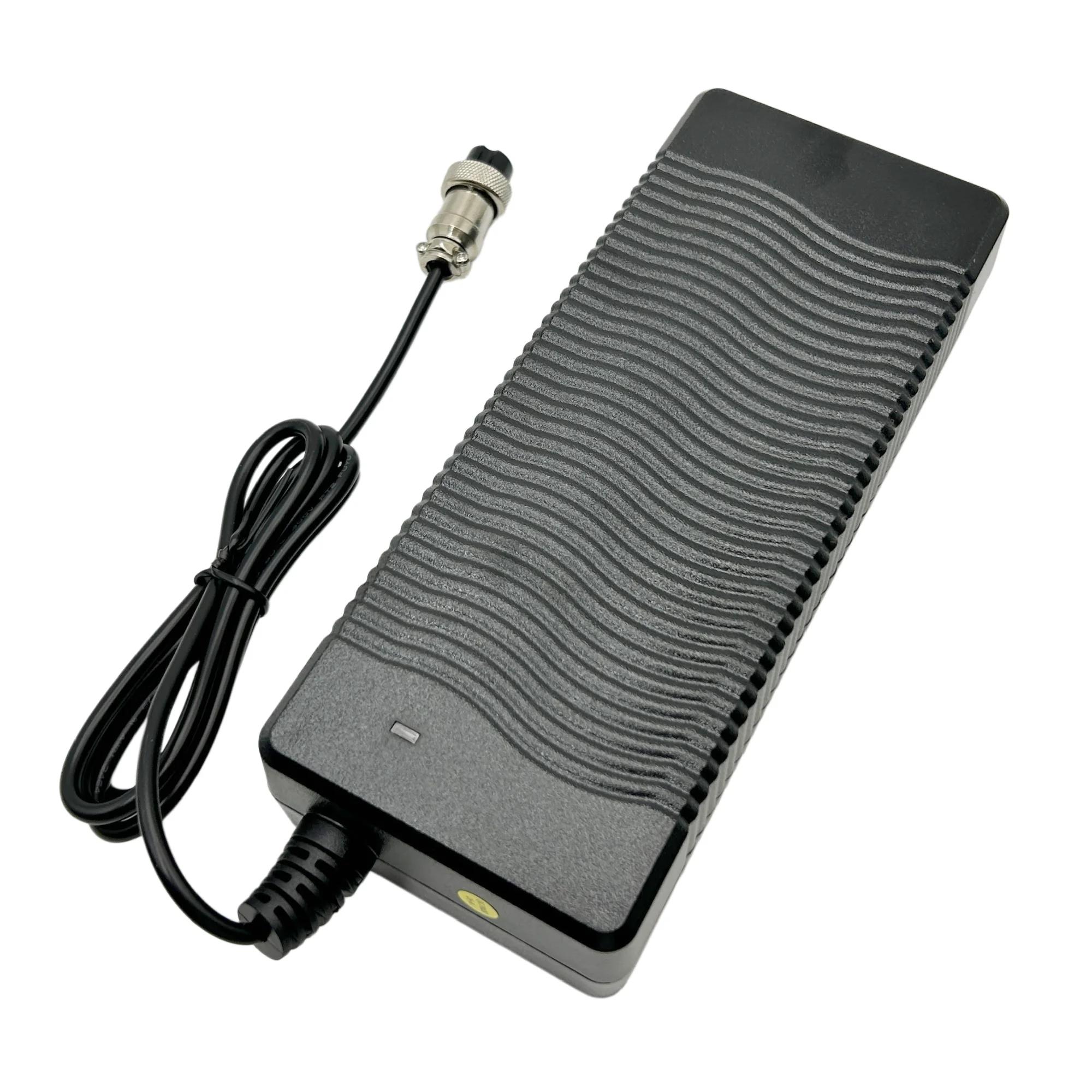 Chargeur de batterie de scooter électrique