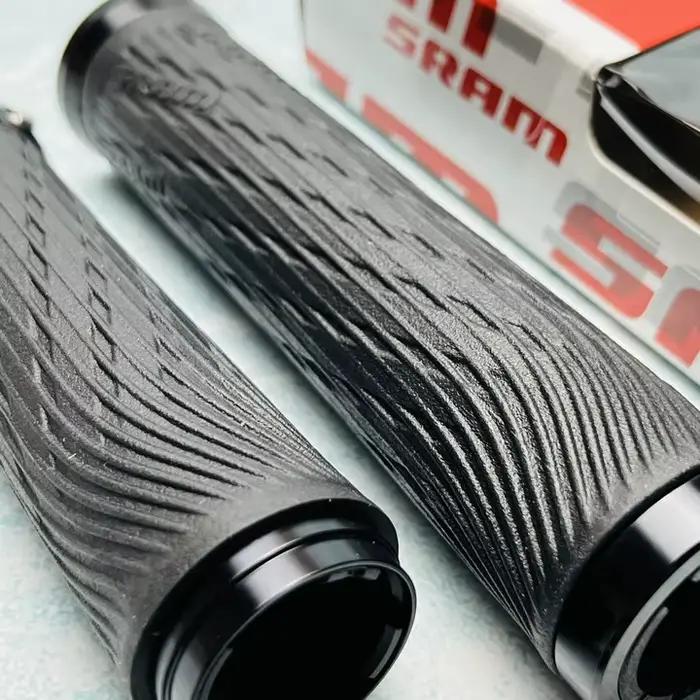 Poignées SRAM GRIP VTT pour Grip Shift disponibles en poignées pleine longueur de 122 mm avec collie