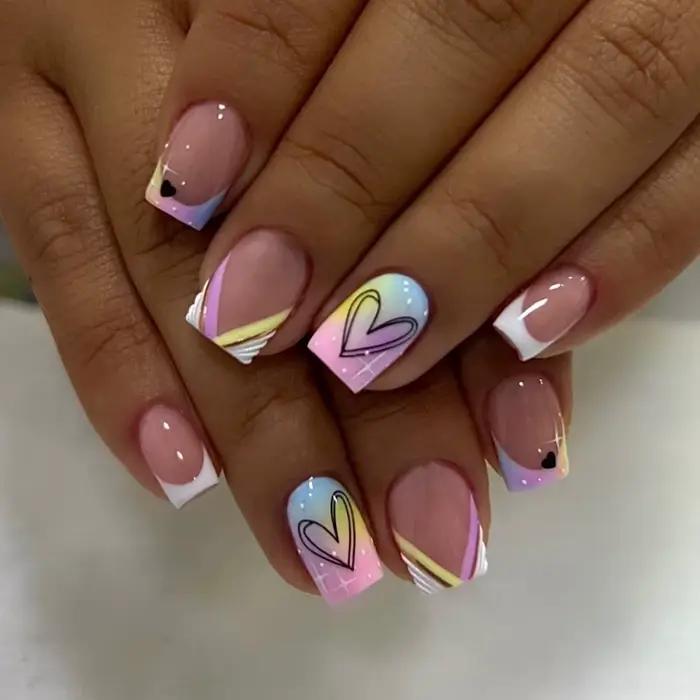 24 morceaux de faux ongles carrés courts, avec un cœur dégradé teint en halo et un design français c