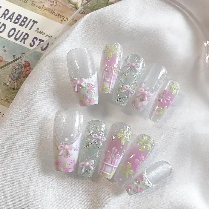Nail art en forme de cercueil fait à la main, beaux faux ongles, nail art floral frais, adapté aux f