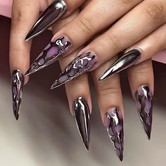 Faux ongles Halloween avec tête d'amande
