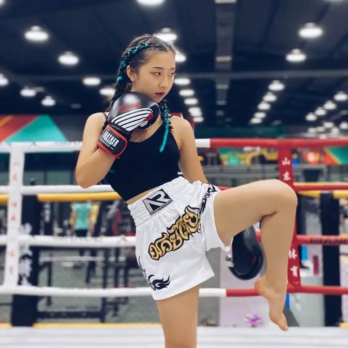 Short Muay Thai MMA brodé bon marché pour hommes femmes enfants entraînement boxe