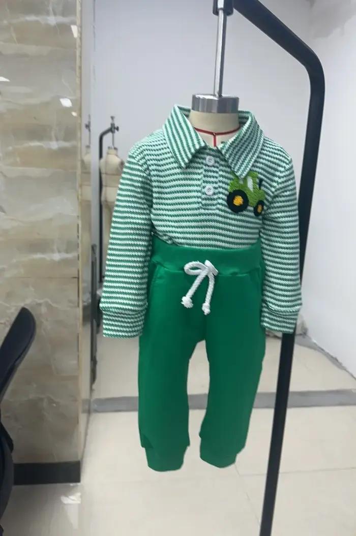 Ensemble de tenues pour bébé garçon à manches longues avec revers camion brodé et hauts rayés pantalons pour occasions spéciales et tous les jours