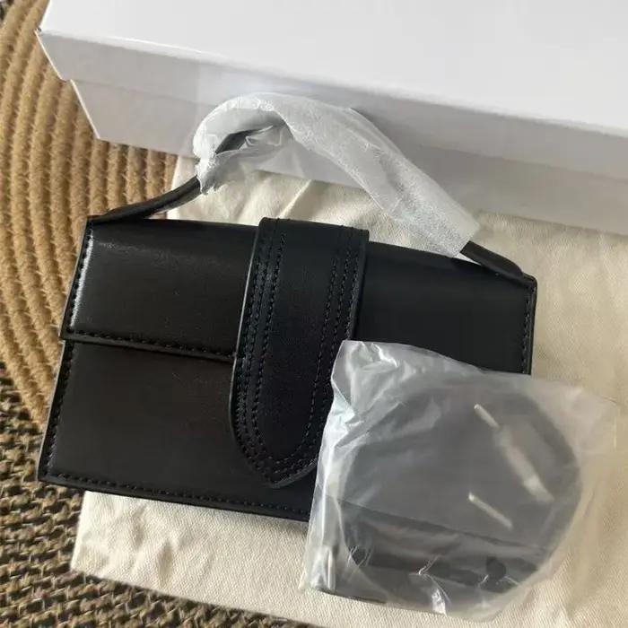 Sac bandoulière carré petit format pour femme JA, avec rabat texturé, à porter à la main ou en bando