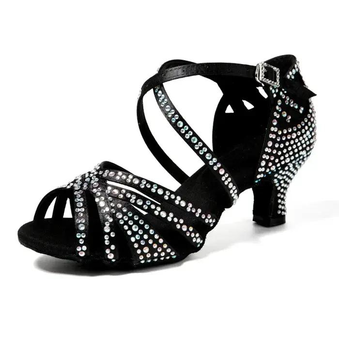 Les nouvelles chaussures de danse latine incrustées de diamants sont juste les semelles souples des