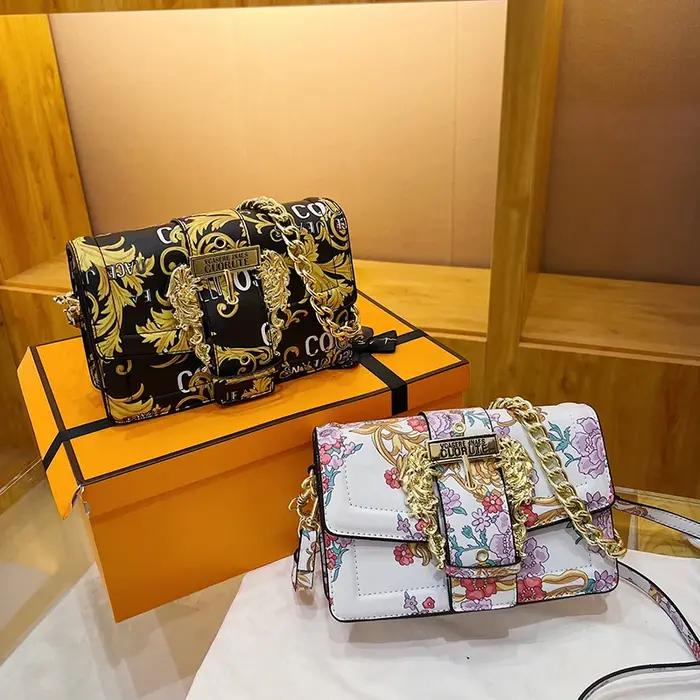 Sac à bandoulière Vintage brodé complexe, détails fabriqués à la main pour les déplacements quotidie