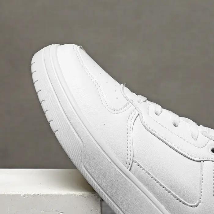Chaussures skateboard légères femmes - Baskets sport blanches et noires design urbain