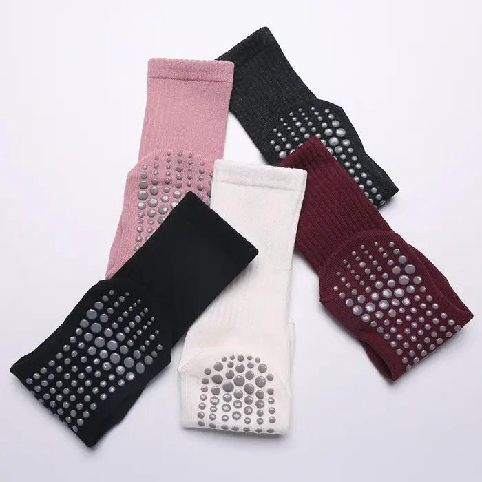 Chaussettes de yoga pour femmes en coton doux avec semelle silicone antidérapante pour fitness pilates danse