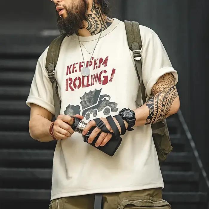 Maden Maden été hommes Beige manches courtes T-Shirts Vintage Graffiti lettre voiture impression T-S