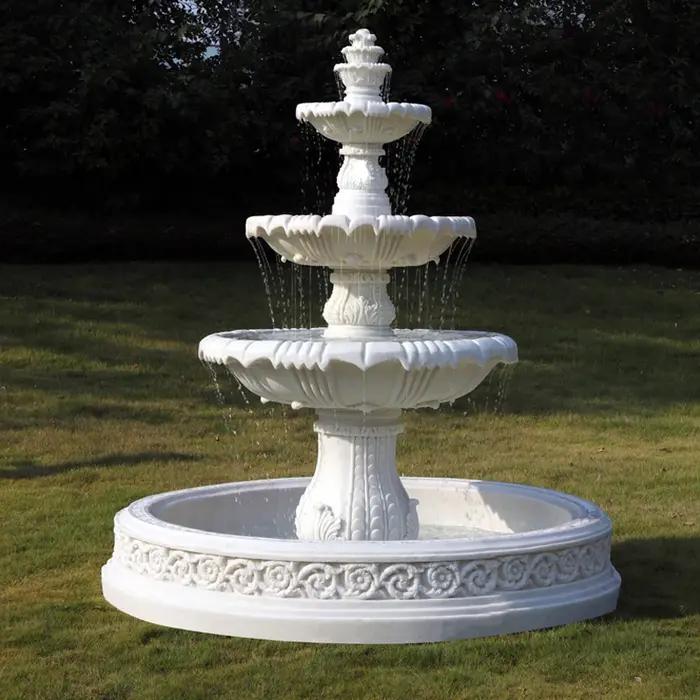 Fontaine à eau courante, ornement, grand étang à poissons en plein air, balcon, jardin, caractéristi
