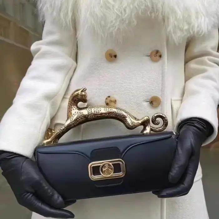 Sac à bandoulière carré en cuir de vache pour femmes, sac à bandoulière de fête polyvalent avec le m