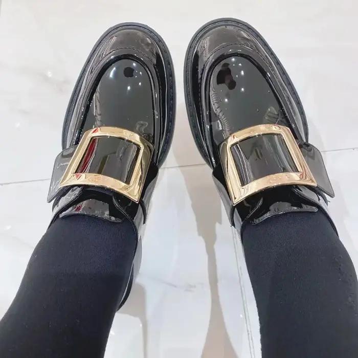 Chaussures en cuir pour femmes 2026 nouveau style cuir verni polyvalent boucle carrée chaussures sim