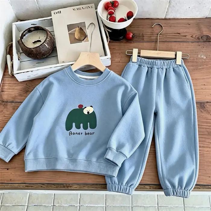 Ensemble de survêtements pour enfants deux pièces simples et tendance pour l'automne confortables et résistants à offrir pour des occasions spéciales