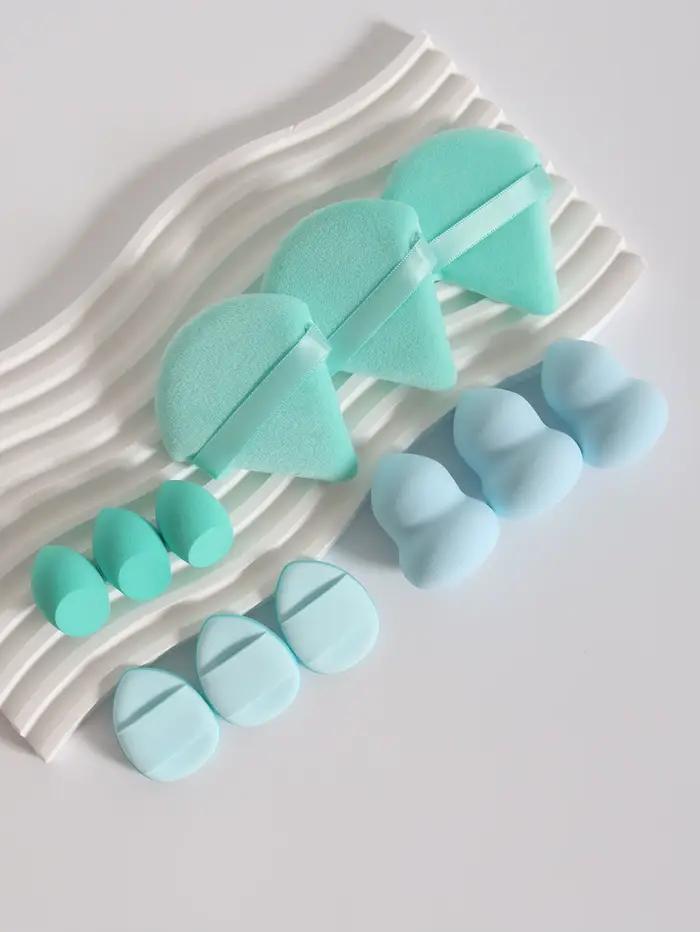 Un ensemble de 12 éponges de maquillage polyvalentes, composé de 3 bouffées de poudre libre, 3 mini