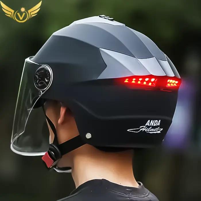 Casques de moto avec lumières Led, casque de cyclomoteur pour hommes et femmes, avec Double visière
