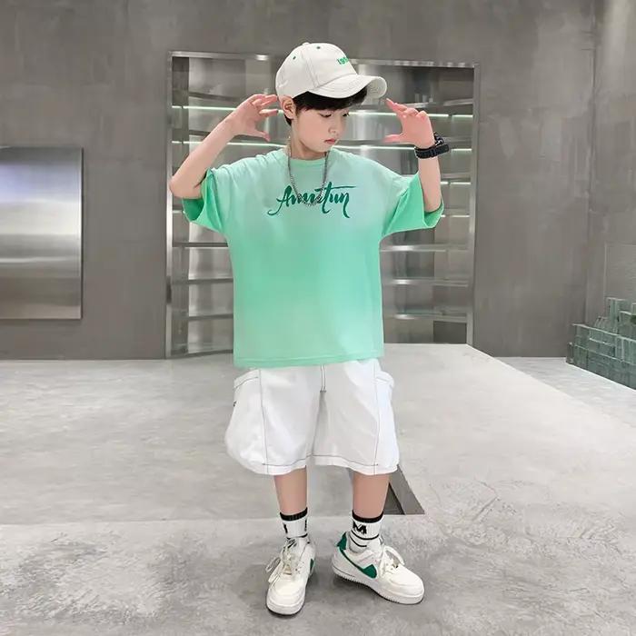 Survêtement d'été pour enfants Tshirt vert et short ensemble de vêtements deux pièces pour garçons tenue décontractée costume pour enfants vêtements en coton confortable et stylé pour jouer et s'amuser