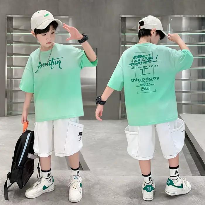 Survêtement d'été pour enfants Tshirt vert et short ensemble de vêtements deux pièces pour garçons tenue décontractée costume pour enfants vêtements en coton confortable et stylé pour jouer et s'amuser