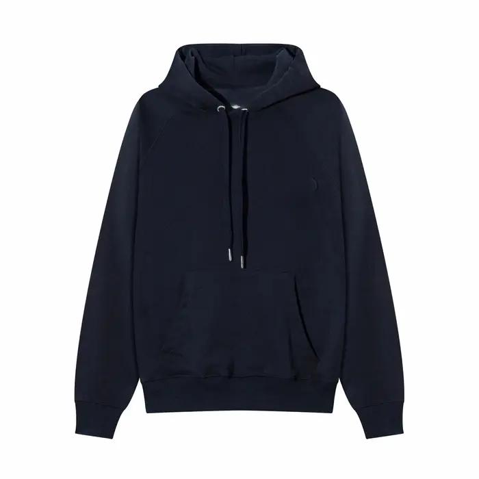 Les Français adorent les sweats à capuche brodés pour hommes et femmes. Les couples décontractés et