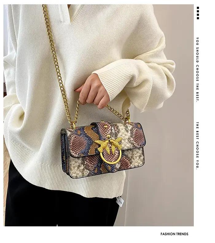 Sac carré mini 2026 à motif python et hirondelle, style vintage bohème chic, sac à bandoulière polyv