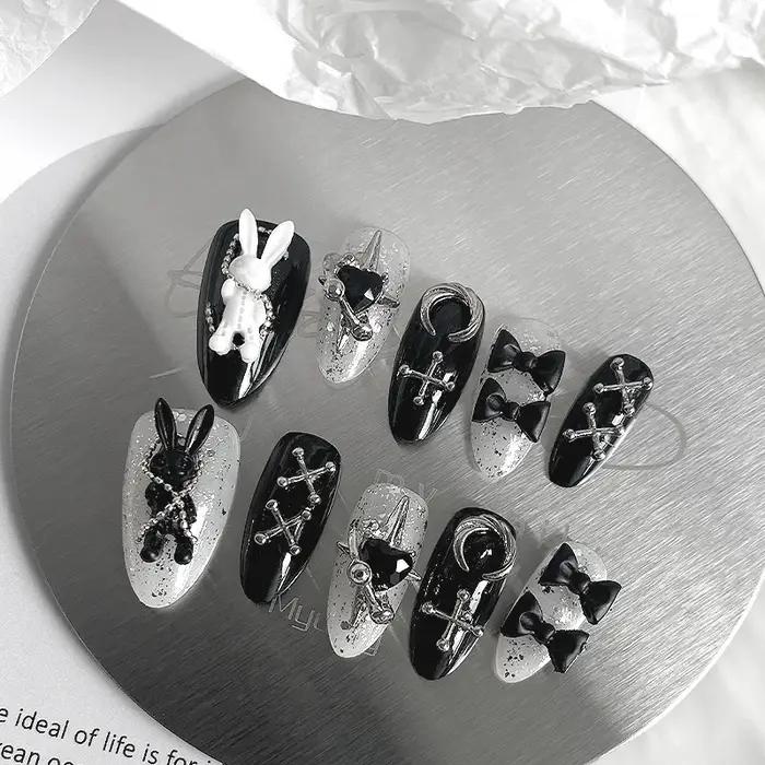 Nail art en forme d'amande fait à la main, beaux faux ongles, lapin noir et blanc d'halloween, adapt