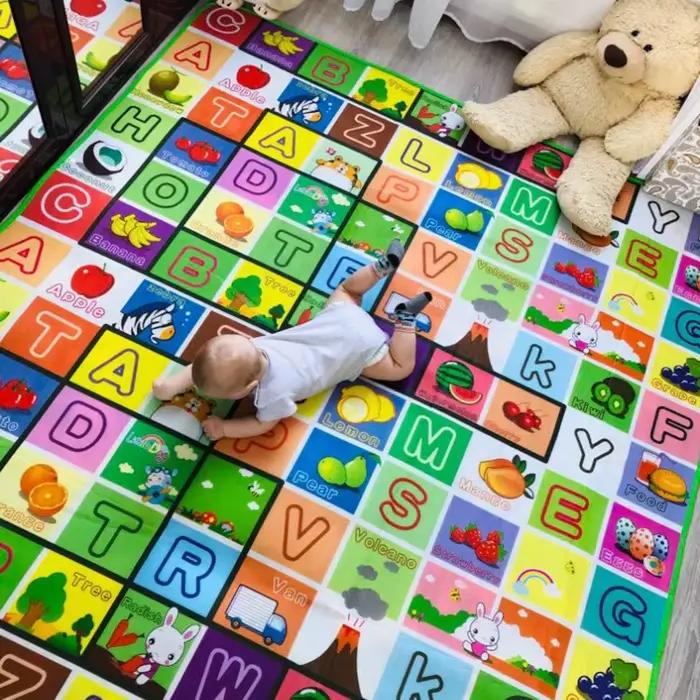Tapis de jeu en polymère double face pour bébé aire de jeux sol en mousse occasion de découverte et développement moteur pour enfants