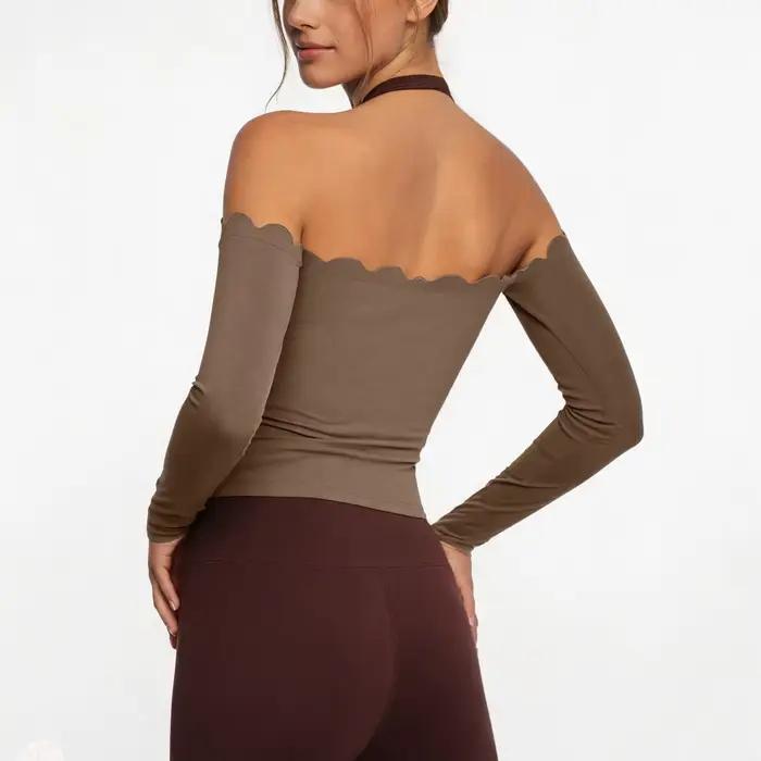 Haut de yoga à manches longues pour l'automne et l'hiver coupe ajustée avec coussinets de poitrine pour entraînement remise en forme et sport ```