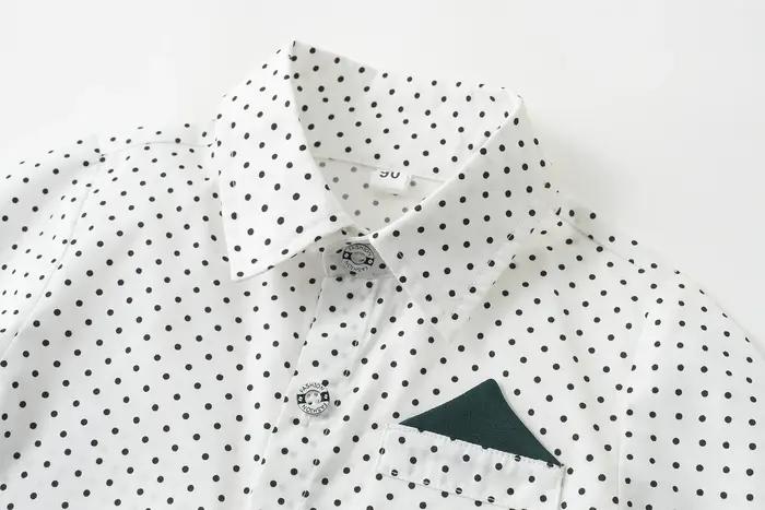 Tenue de fête pour garçons élégante avec nœud papillon pour occasions spéciales et cérémonies d'anniversaire et de mariage