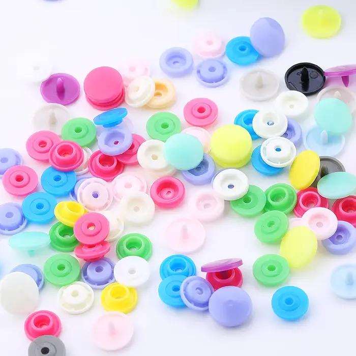 Boutons pression T5 en plastique pour vêtements, bricolage, attaches à pression utilisées pour les c
