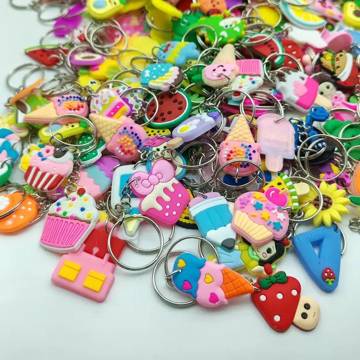 Porte-clés de dessin animé de style aléatoire, 40 pièces (mélange), ornement, portefeuille, pendenti