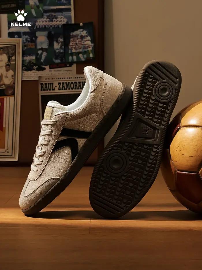 Chaussures d'entraînement Kelme allemandes - Baskets rétro légères blanches - Confortables pour fitness et plein air