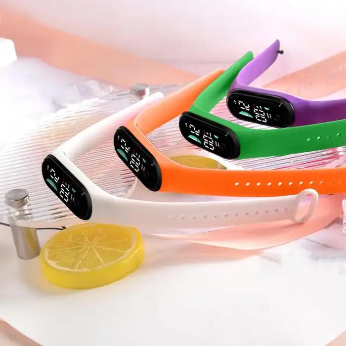 Montre de sport électronique pour enfants robuste et étanche avec grand écran LED calendrier complet pour suivi des activités et gestion du temps