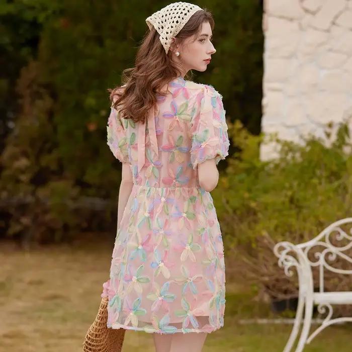 LOUIS YAO robe florale 2025 doux 3D couches sens couleur contraste robe à fleurs manches bouffantes
